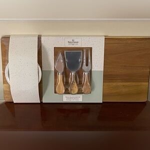 Natural Elements Cheese Board & Knife Set